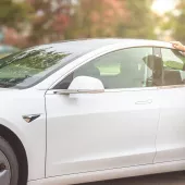 Motor-EV-Testimonial-Photo_Woman-with-EV