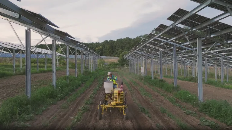 how do solar projects work