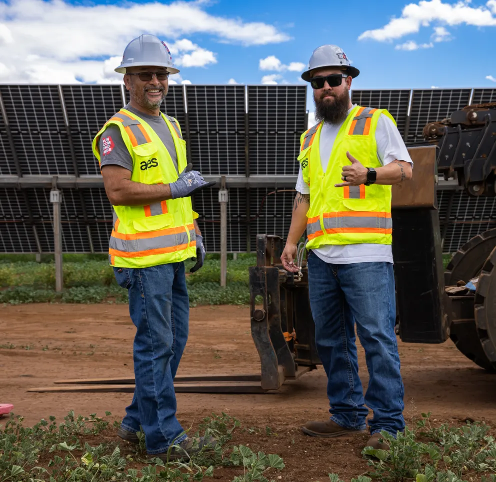 aes-solar-workers-maui-kuihelani-installation.jpg